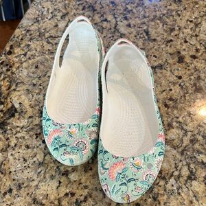 Rare Retired CROCS Vera Bradley Women's Floral Green and Pink Flats